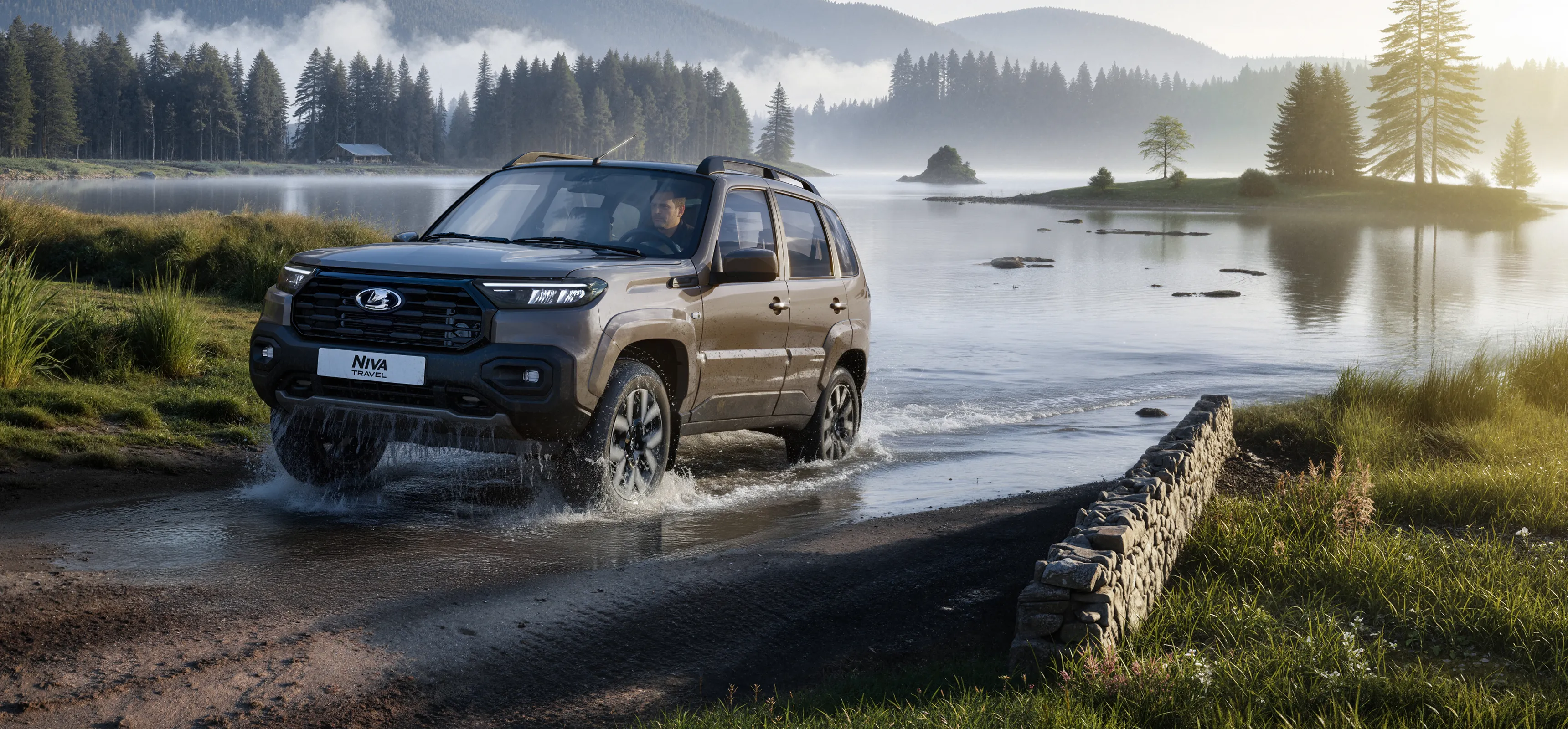 LADA Niva Travel бронзовый вид 3/4 спереди&nbsp;— внедорожник пересекает мелководье на&nbsp;лесной дороге