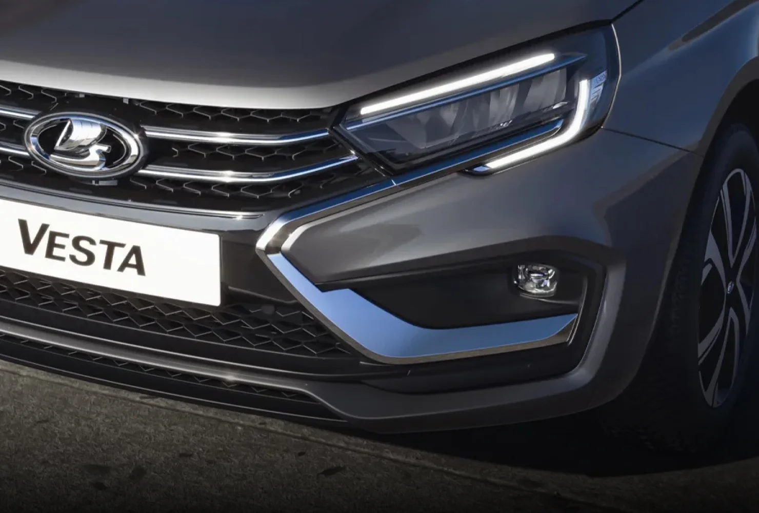 Передний бампер LADA Vesta с&nbsp;X-образным рельефом и&nbsp;светодиодной оптикой